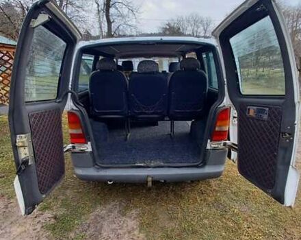 Белый Мерседес Вито, объемом двигателя 2.2 л и пробегом 360 тыс. км за 5200 $, фото 7 на Automoto.ua