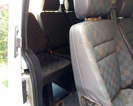 Белый Мерседес Вито, объемом двигателя 2.3 л и пробегом 2 тыс. км за 2700 $, фото 4 на Automoto.ua