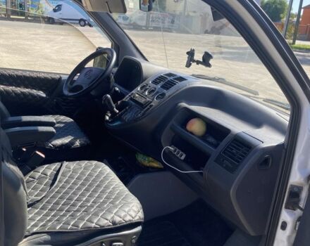 Белый Мерседес Вито, объемом двигателя 2.1 л и пробегом 380 тыс. км за 4300 $, фото 4 на Automoto.ua