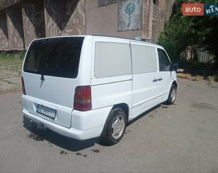 Белый Мерседес Вито, объемом двигателя 2.2 л и пробегом 475 тыс. км за 3800 $, фото 9 на Automoto.ua