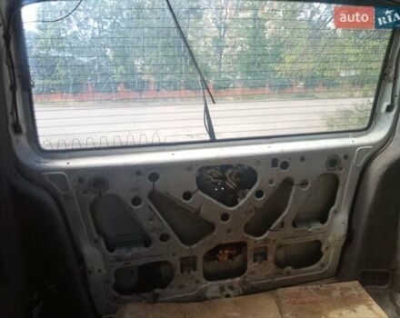 Белый Мерседес Вито, объемом двигателя 2.2 л и пробегом 475 тыс. км за 3800 $, фото 7 на Automoto.ua