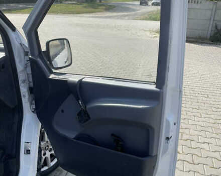 Белый Мерседес Вито, объемом двигателя 2.15 л и пробегом 357 тыс. км за 4950 $, фото 10 на Automoto.ua