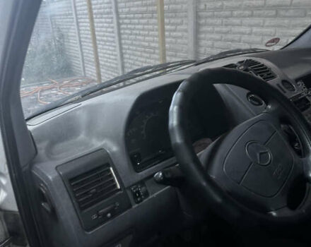 Білий Мерседес Віто, об'ємом двигуна 2.2 л та пробігом 400 тис. км за 2300 $, фото 5 на Automoto.ua