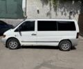Белый Мерседес Вито, объемом двигателя 2.15 л и пробегом 425 тыс. км за 3700 $, фото 4 на Automoto.ua