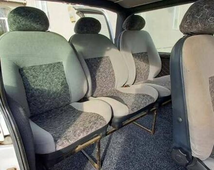 Белый Мерседес Вито, объемом двигателя 2.2 л и пробегом 360 тыс. км за 5200 $, фото 6 на Automoto.ua