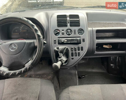Белый Мерседес Вито, объемом двигателя 2.2 л и пробегом 500 тыс. км за 4700 $, фото 5 на Automoto.ua