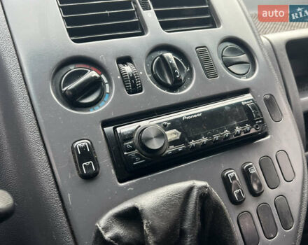 Белый Мерседес Вито, объемом двигателя 2.2 л и пробегом 500 тыс. км за 4700 $, фото 7 на Automoto.ua