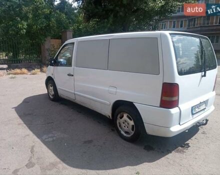 Белый Мерседес Вито, объемом двигателя 2.2 л и пробегом 475 тыс. км за 3800 $, фото 6 на Automoto.ua