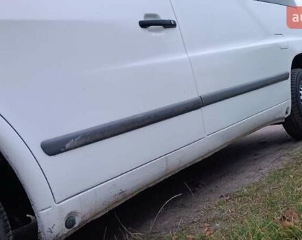 Белый Мерседес Вито, объемом двигателя 2.2 л и пробегом 300 тыс. км за 3750 $, фото 31 на Automoto.ua