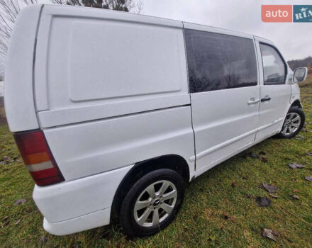 Белый Мерседес Вито, объемом двигателя 2.15 л и пробегом 350 тыс. км за 3000 $, фото 3 на Automoto.ua