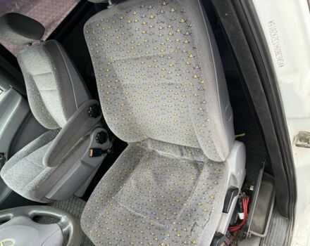 Білий Мерседес Віто, об'ємом двигуна 2.1 л та пробігом 400 тис. км за 3500 $, фото 3 на Automoto.ua