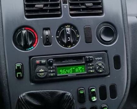 Белый Мерседес Вито, объемом двигателя 2.2 л и пробегом 300 тыс. км за 3750 $, фото 71 на Automoto.ua