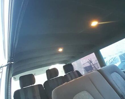 Белый Мерседес Вито, объемом двигателя 2.15 л и пробегом 340 тыс. км за 4600 $, фото 5 на Automoto.ua