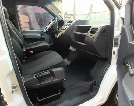 Белый Мерседес Вито, объемом двигателя 2.15 л и пробегом 340 тыс. км за 4600 $, фото 1 на Automoto.ua