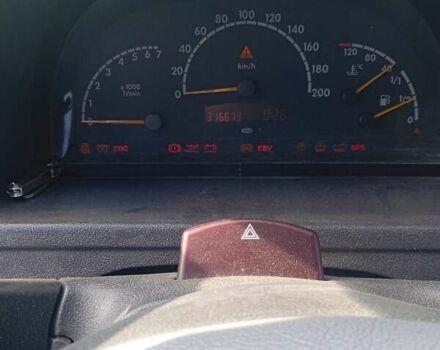 Белый Мерседес Вито, объемом двигателя 2.2 л и пробегом 316 тыс. км за 4000 $, фото 1 на Automoto.ua