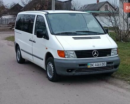 Белый Мерседес Вито, объемом двигателя 2.2 л и пробегом 300 тыс. км за 3750 $, фото 2 на Automoto.ua