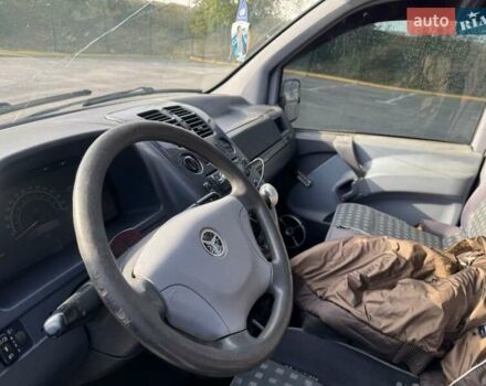 Белый Мерседес Вито, объемом двигателя 2.15 л и пробегом 280 тыс. км за 3700 $, фото 2 на Automoto.ua
