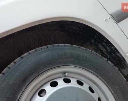 Белый Мерседес Вито, объемом двигателя 2.2 л и пробегом 300 тыс. км за 3750 $, фото 44 на Automoto.ua