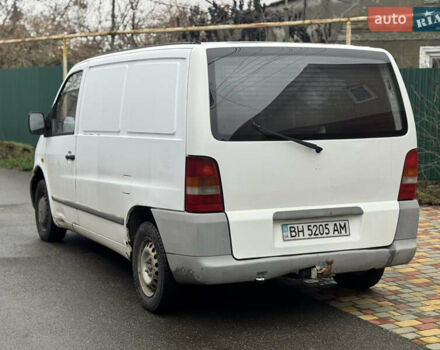 Белый Мерседес Вито, объемом двигателя 2.2 л и пробегом 350 тыс. км за 3300 $, фото 3 на Automoto.ua