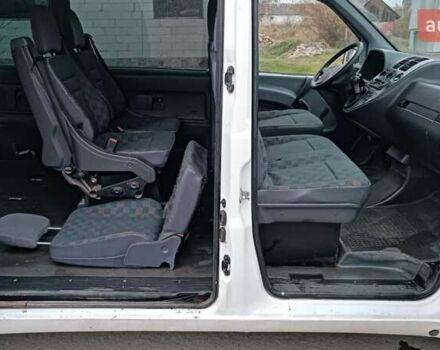 Белый Мерседес Вито, объемом двигателя 2.2 л и пробегом 300 тыс. км за 3750 $, фото 47 на Automoto.ua