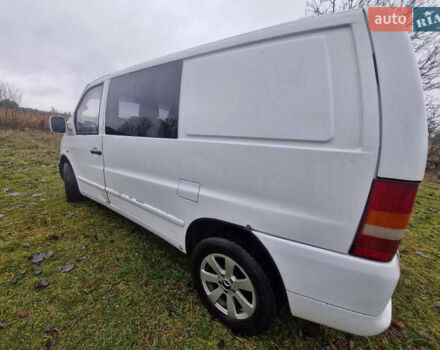 Белый Мерседес Вито, объемом двигателя 2.15 л и пробегом 350 тыс. км за 3000 $, фото 6 на Automoto.ua