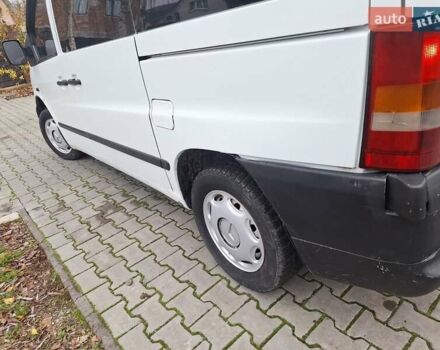 Белый Мерседес Вито, объемом двигателя 2.2 л и пробегом 333 тыс. км за 3700 $, фото 8 на Automoto.ua