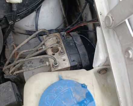 Белый Мерседес Вито, объемом двигателя 2.15 л и пробегом 370 тыс. км за 5700 $, фото 1 на Automoto.ua