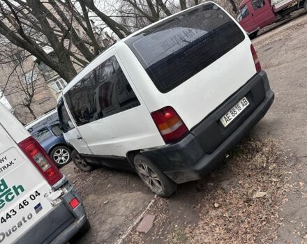 Белый Мерседес Вито, объемом двигателя 2.2 л и пробегом 333 тыс. км за 2200 $, фото 3 на Automoto.ua