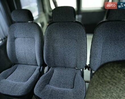 Белый Мерседес Вито, объемом двигателя 2.1 л и пробегом 230 тыс. км за 4000 $, фото 4 на Automoto.ua