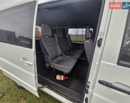 Белый Мерседес Вито, объемом двигателя 2.15 л и пробегом 350 тыс. км за 3000 $, фото 8 на Automoto.ua