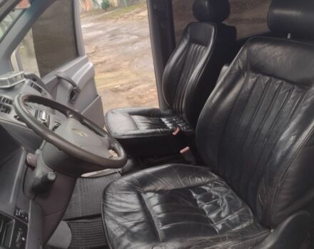 Белый Мерседес Вито, объемом двигателя 2.1 л и пробегом 365 тыс. км за 5000 $, фото 12 на Automoto.ua