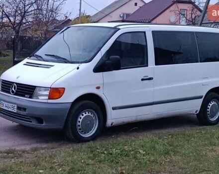 Белый Мерседес Вито, объемом двигателя 2.2 л и пробегом 300 тыс. км за 3750 $, фото 6 на Automoto.ua