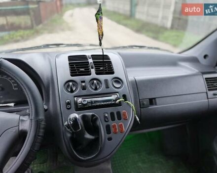 Белый Мерседес Вито, объемом двигателя 2.1 л и пробегом 230 тыс. км за 4000 $, фото 2 на Automoto.ua