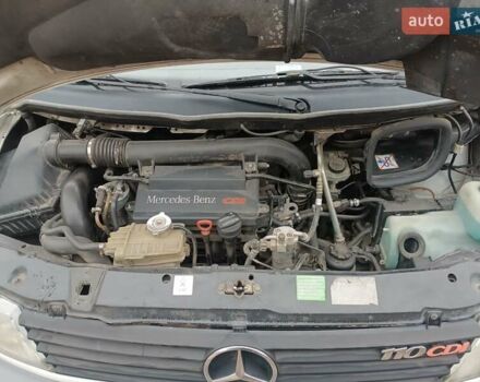 Белый Мерседес Вито, объемом двигателя 2.2 л и пробегом 520 тыс. км за 4800 $, фото 2 на Automoto.ua