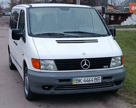 Белый Мерседес Вито, объемом двигателя 2.2 л и пробегом 300 тыс. км за 3750 $, фото 4 на Automoto.ua