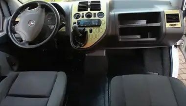Белый Мерседес Вито, объемом двигателя 2.2 л и пробегом 278 тыс. км за 2900 $, фото 6 на Automoto.ua