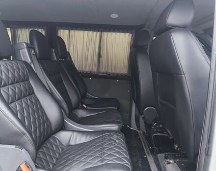 Белый Мерседес Вито, объемом двигателя 2.2 л и пробегом 430 тыс. км за 8000 $, фото 6 на Automoto.ua