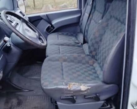 Белый Мерседес Вито, объемом двигателя 2.2 л и пробегом 300 тыс. км за 3750 $, фото 58 на Automoto.ua