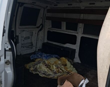 Белый Мерседес Вито, объемом двигателя 2.1 л и пробегом 347 тыс. км за 2700 $, фото 3 на Automoto.ua