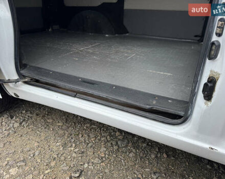 Білий Мерседес Віто, об'ємом двигуна 2.2 л та пробігом 400 тис. км за 5000 $, фото 14 на Automoto.ua