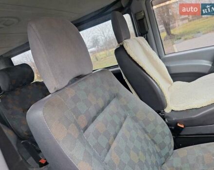 Белый Мерседес Вито, объемом двигателя 2.2 л и пробегом 333 тыс. км за 3700 $, фото 22 на Automoto.ua