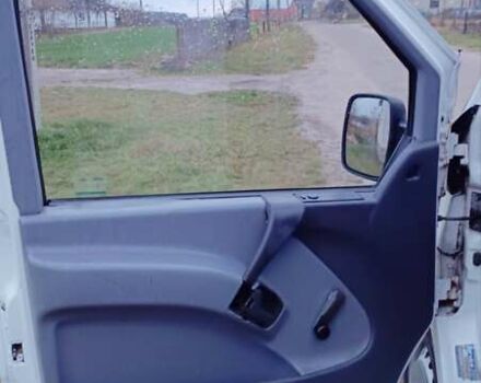 Белый Мерседес Вито, объемом двигателя 2.2 л и пробегом 300 тыс. км за 3750 $, фото 56 на Automoto.ua