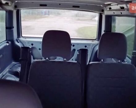 Белый Мерседес Вито, объемом двигателя 2.2 л и пробегом 300 тыс. км за 3750 $, фото 61 на Automoto.ua