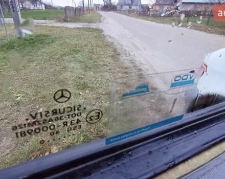 Белый Мерседес Вито, объемом двигателя 2.2 л и пробегом 300 тыс. км за 3750 $, фото 68 на Automoto.ua