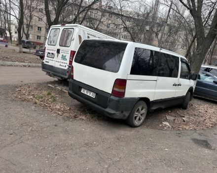 Белый Мерседес Вито, объемом двигателя 2.2 л и пробегом 333 тыс. км за 2200 $, фото 2 на Automoto.ua