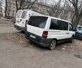 Белый Мерседес Вито, объемом двигателя 2.2 л и пробегом 333 тыс. км за 2200 $, фото 2 на Automoto.ua