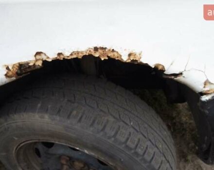 Белый Мерседес Вито, объемом двигателя 2.15 л и пробегом 300 тыс. км за 2100 $, фото 2 на Automoto.ua