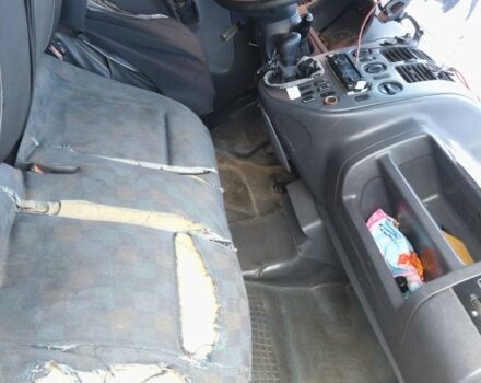 Белый Мерседес Вито, объемом двигателя 2.1 л и пробегом 300 тыс. км за 2100 $, фото 2 на Automoto.ua