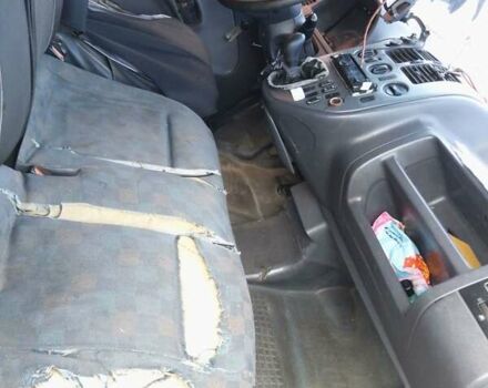 Белый Мерседес Вито, объемом двигателя 2.15 л и пробегом 300 тыс. км за 2100 $, фото 7 на Automoto.ua