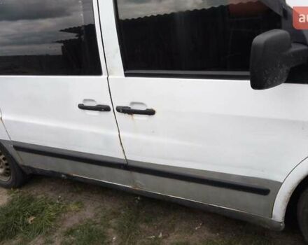 Белый Мерседес Вито, объемом двигателя 2.15 л и пробегом 300 тыс. км за 2100 $, фото 5 на Automoto.ua